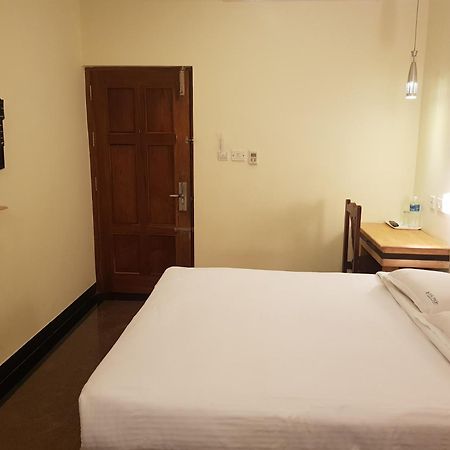 P R Pride Inn Puducherry Buitenkant foto