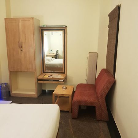 P R Pride Inn Puducherry Buitenkant foto