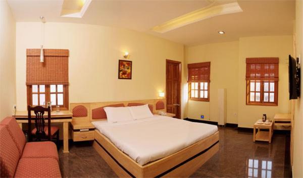 P R Pride Inn Puducherry Buitenkant foto
