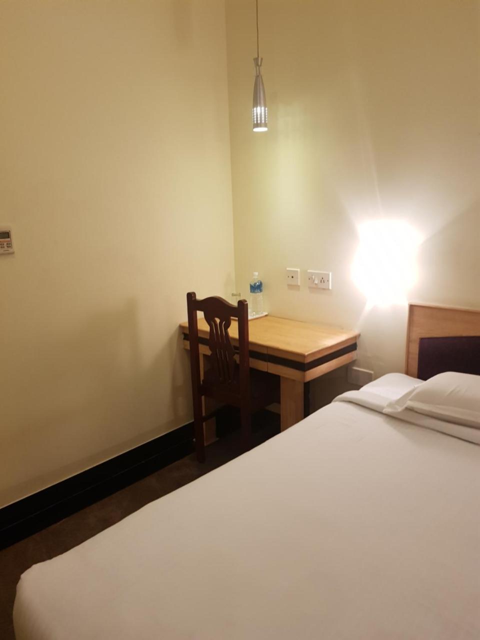 P R Pride Inn Puducherry Buitenkant foto