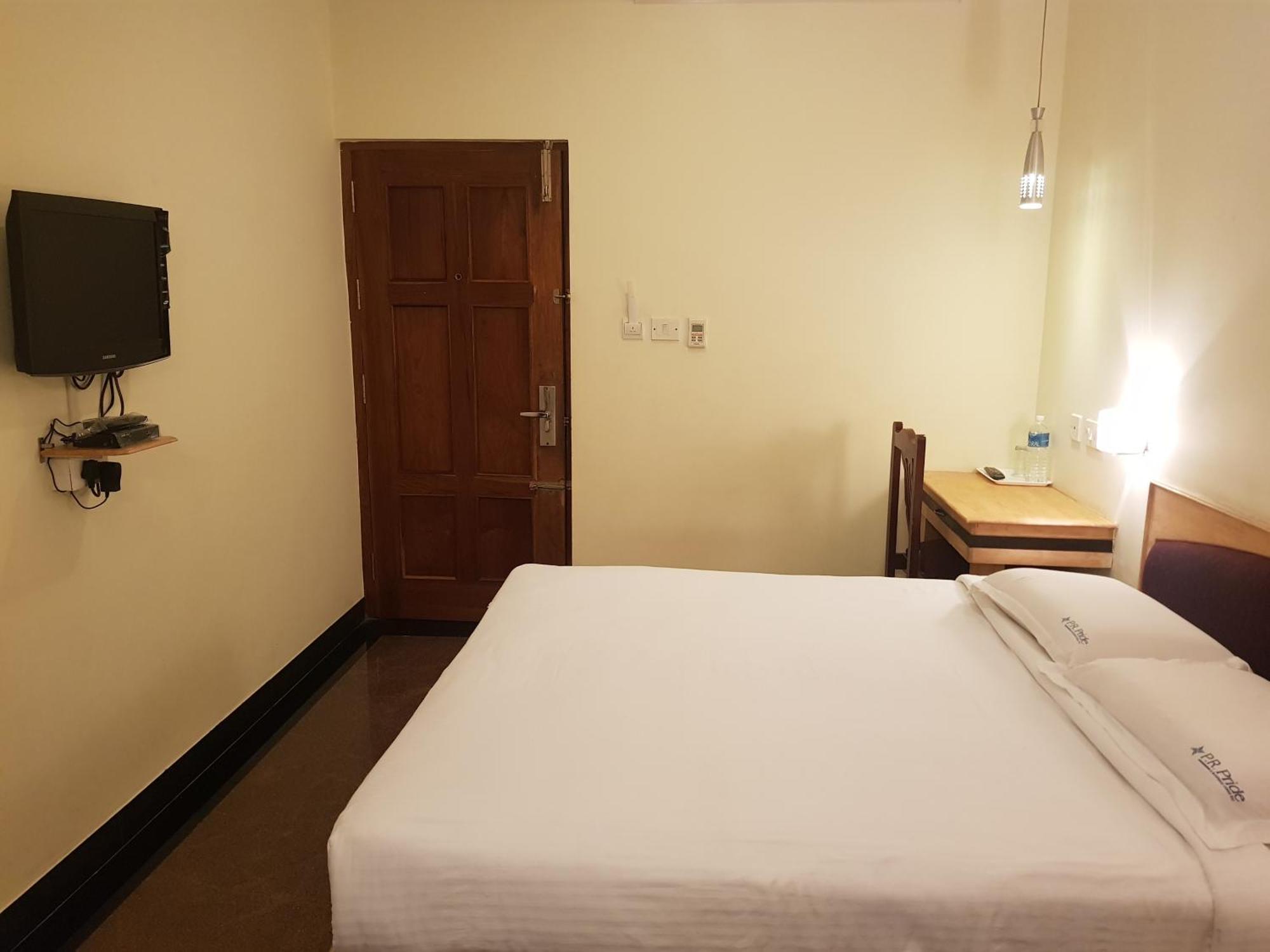 P R Pride Inn Puducherry Buitenkant foto