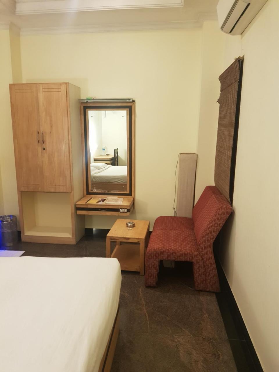 P R Pride Inn Puducherry Buitenkant foto